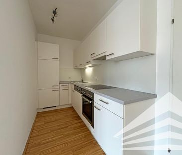 Ideal aufgeteilte 2 Zimmerwohnung mit Küche - Nähe Landstraße - Photo 1