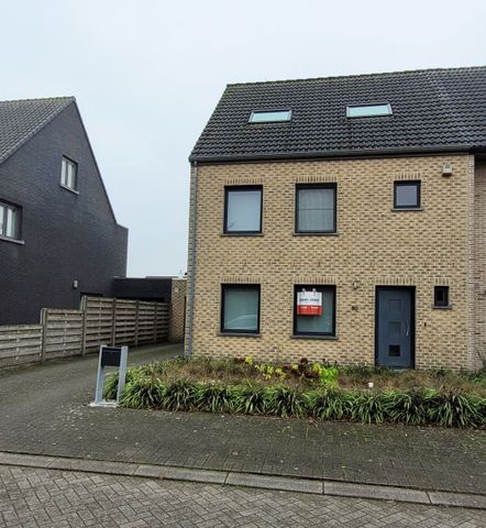 Modern energiezuinige halfopen huis met 4 slaapkamers, voor- en achtertuin in een kindvriendelijke buurt, biedt de perfecte combinatie van rust, veiligheid en kortbij het centrum - Photo 2