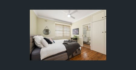 Beautifully Presented Home in Sought-After Elizabeth Macarthur Estate - Photo 3