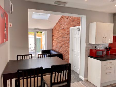 An amazing, beautiful house share, with great eco/green credentials Room 3 - Photo 4