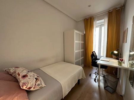 Calle de Bailén, Madrid, Community of Madrid 28005 - Photo 2