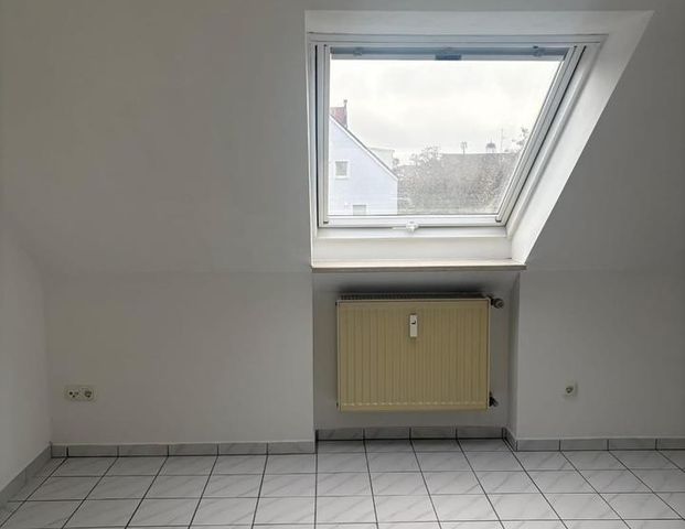 1-Zimmer Dachgeschosswohnung mit Küche Augsburg-Oberhausen - Photo 1