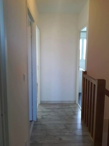 Location Appartement 4 pièces 80m² LA BALME DE SILLINGY 74330 - Photo 5