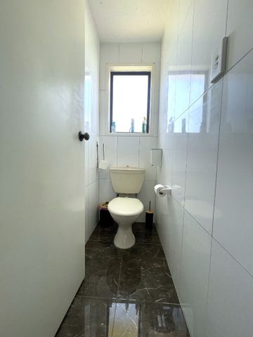 4 Bedrooms Family Home in Bucklands Beach - Photo 4