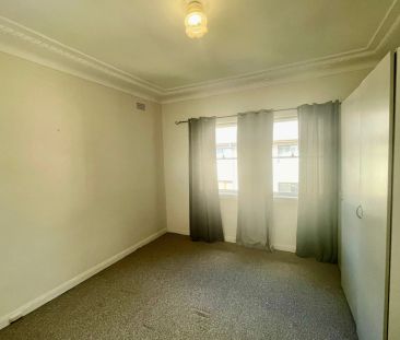 SPACIOUS TWO BEDROOM APARTMENT! - Photo 1