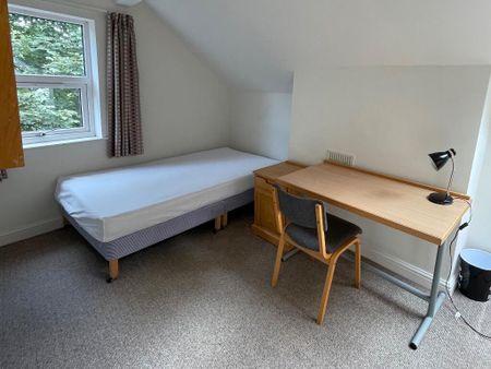 5 bedroom end of terrace house to rent - Photo 2