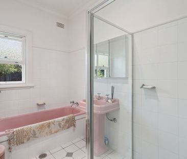 Charming Family Home with Retro Character in Yass - Photo 4