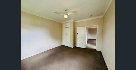 Short walk to Portside & Racecourse Road - Photo 3