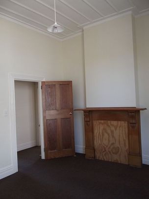 LARGE KINGSLAND 4/5 BEDROOM OPPOSITE EDEN PARK - Photo 1
