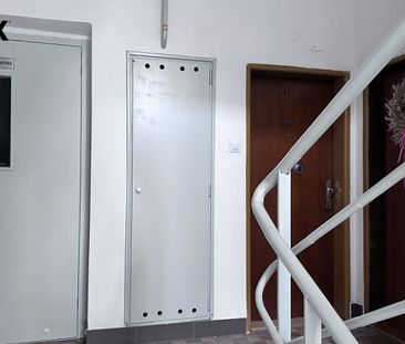 Pronájem bytu 1+kk v osobním vlastnictví 38 m², Praha 10 - Strašnice - Photo 2