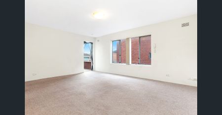Bright Two-Bedroom Apartment – Walking Distance to Maroubra Beach - Photo 2