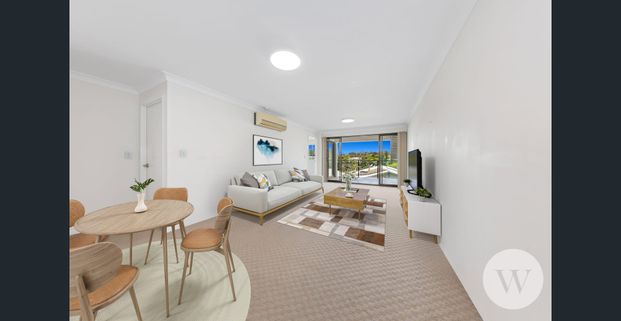 Available 13 Jan - Quiet Top Floor Retreat with Sweeping Views - Photo 1