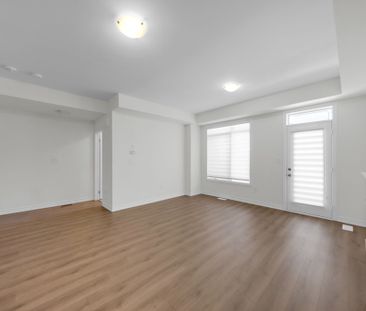 For Lease - 16 Griffith Street, Aurora, Ontario - Photo 2