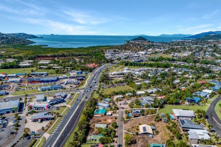 Elevated Living with Stunning Whitsunday Views - Photo 4