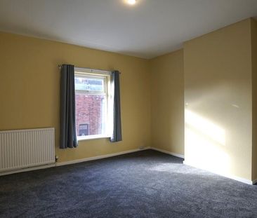2 bedroom end of terrace house to rent - Photo 1