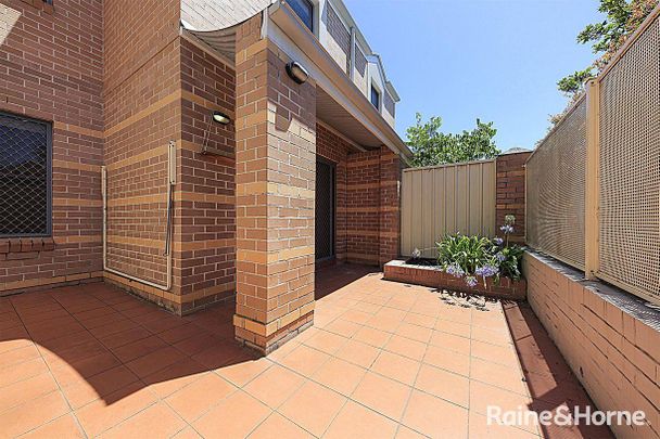 Modern Townhouse - Photo 1