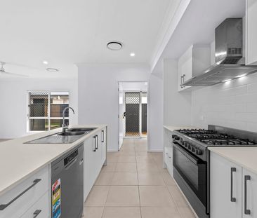 BRAND NEW FAMILY HOME! - Photo 4