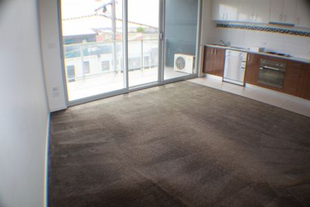 SPACIOUS 1 BED APARTMENT IN FOOTSCRAY - Photo 2