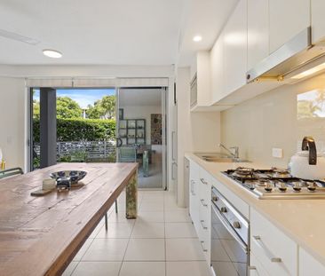 Perfect blend of modern living and natural beauty - Photo 3