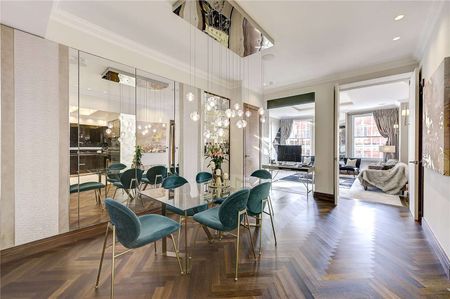 An exceptional and beautifully designed two bedroom Mayfair apartment with lift access and 24 hour porter. - Photo 5