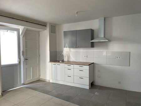 Location Maison 4 pièces 80m² FONTENAY LE COMTE 85200 - Photo 4