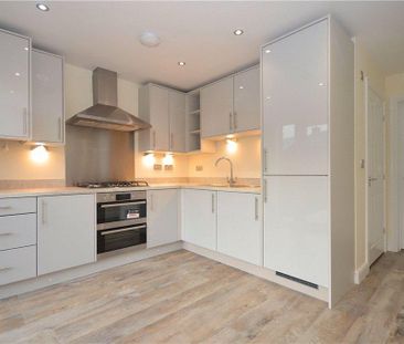 2 bedroom end of terrace house to rent - Photo 4