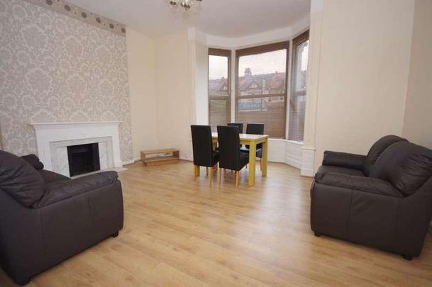 Ballards Lane, North Finchley, N12 - Photo 1