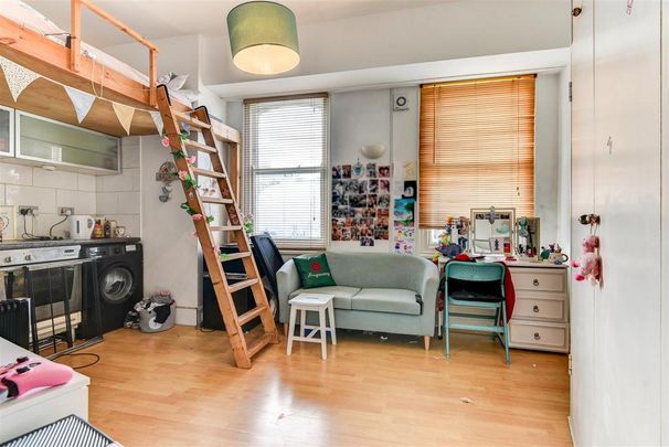 Studio to rent - Photo 1