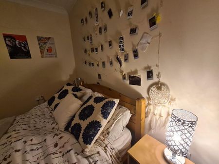 6 bedroom detached house to rent - Photo 5