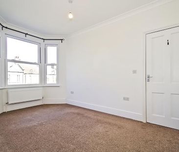 4 bedroom terraced house to rent - Photo 2