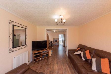 4 bedroom property to rent - Photo 2