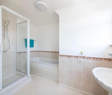 3 bedroom semi-detached house to rent - Photo 5