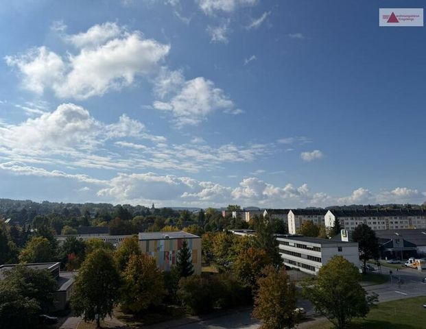 Sanierte 4-Raum-Wohnung mit Balkon und toller Aussicht - ab sofort in Annaberg-Buchholz! - Photo 1