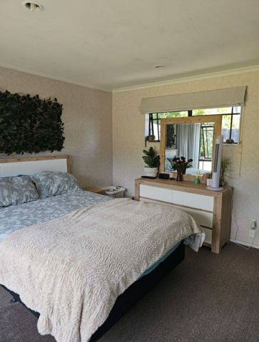 Tucked away in a sought-after neighbourhood - Photo 4