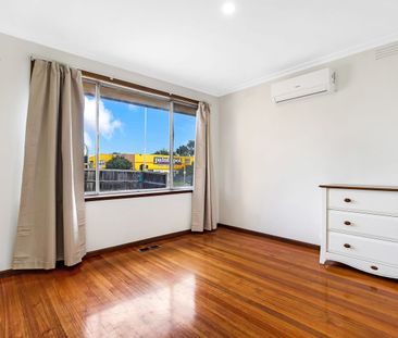 Charming Family Home in Prime Bundoora Location - Photo 5