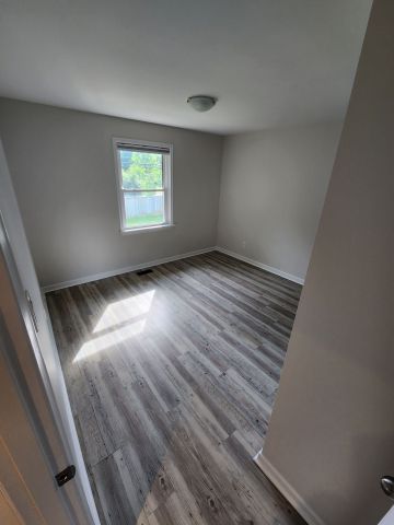 For Lease - 98 Corby Crescent Unit# 1, Brampton, Ontario - Photo 4