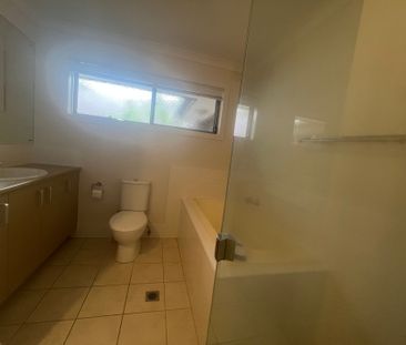 Spacious 4-Bedroom Family Home in Blacks Beach - Photo 6