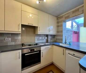 Russet Close, Tongham, Farnham, Surrey, GU10 - Photo 5