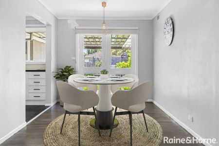 Spacious 5-Bedroom Home in a Quiet Court Location - Photo 4