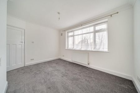 3 bedroom flat to rent - Photo 3