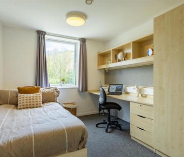1 bedroom in a flat share to rent - Photo 5