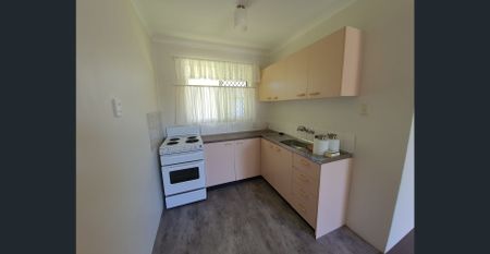 WELL MAINTAINED UNIT - CLOSE TO BEACH & PUBLIC TRANSPORT - Photo 5