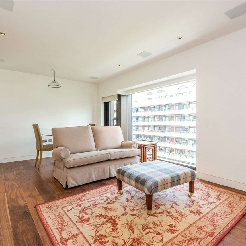 A 1 bedroom apartment situated on the sixth floor of the highly sought after Roman House development with 24 hour concierge and a private gymnasium. - Photo 1