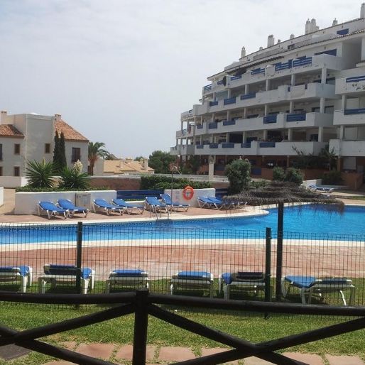 2 Bedroom Apartment For Rent in La Duquesa, Málaga - Photo 1