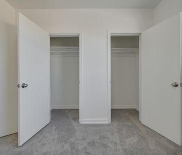 Edward Manor - Photo 1