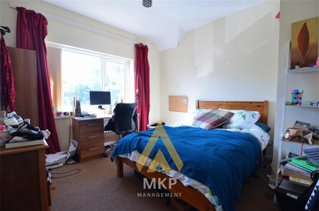 4 bedroom end of terrace house to rent - Photo 4