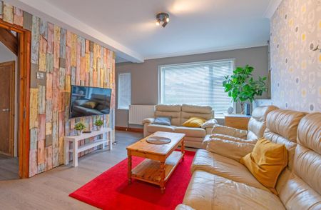 6 bedroom end of terrace house to rent - Photo 2