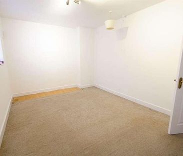 Quebec Road, Tilbury, RM18 - Photo 2