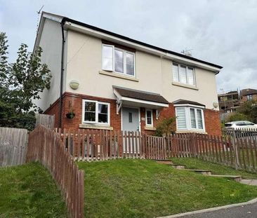 Hillview Gardens, High Wycombe, HP13 - Photo 2