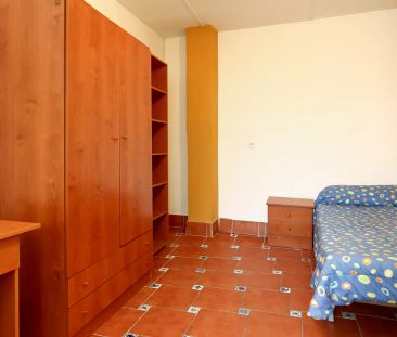 Single Bed in rooms to rent in 3-bedroom apartment with a terrace i... - Photo 3